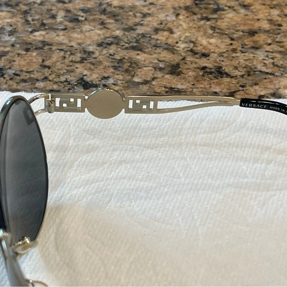 EUC authentic Versace womens sunglasses pilot aviator gold Medusa metal​